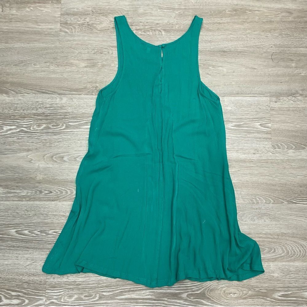 Echo Beach Dress. Relaxed fit cute back detail. - Picture 4 of 8